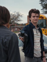 Stranger Things 1x03 – Steve with Jonathan's camera