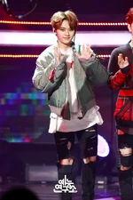 "District 9" (Lee Know)