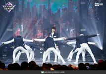 "Mirror" (Stray Kids)