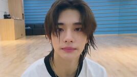 Hyunjin's practice room 11-2