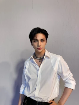 SKZ-BEHIND Hyunjin AOTM (3)