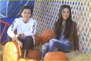 Jenna-ortega-isaak-presley-pumpkin-patch-05