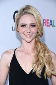Johanna Braddy (2)