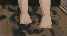 Mei feet in sootdust