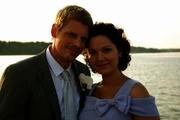 Emma und Felix tanzen auf Samia und Gregors Hochzeit.