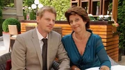 Charlotte freut sich, dass Felix den Namen 'Saalfeld' annimmt.