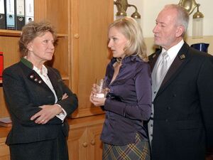 Hildegard, Nora und Alfons in Hildegards Büro
