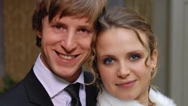 Golo Euler und Annabelle Leip als Hendrik und Marie Bruckner