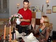 Miriam hat Lauras Brautstrauss gefangen und versucht Robert einen Wink mit dem Zaunpfahl zu geben.