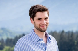 Um Maxi vor seiner Mutter Sophia zu schützen, verheimlichte Henry ihr kurzzeitig seine Familienverhältnisse.