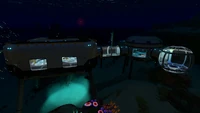 Base durante la noche