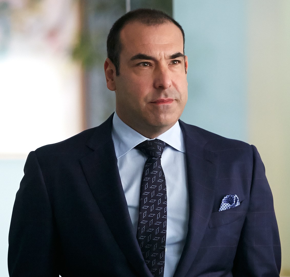 Everybody loves Louis Litt  Harvey specter, Estilo de vida