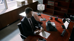 Mike's Office (3x01)