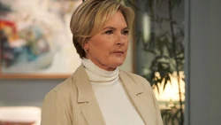 S09E03Promo05 - Faye