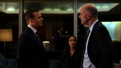 S01E01P Harvey 02