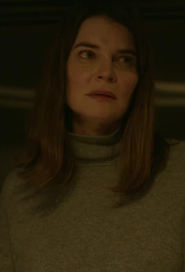 Stephanie Novak (Pearson S1E3)