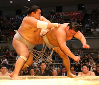 Homarefuji defeats Takanoiwa (c. 2018)