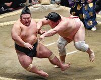 Ura defeats Ozeki Takakeisho (c. 2022)