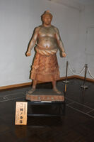 A statue of Yokozuna Tochinoumi