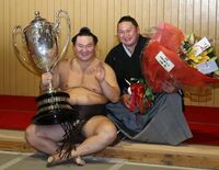 Kyokutenho congratulated by Yokozuna Hakuho (c. 2015)