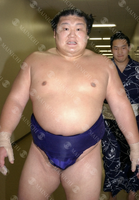 Hokutoriki after defeating Yokozuna Asashoryu (c. 2004)