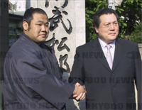 Katayama after promotion to Juryo (c. 2004)
