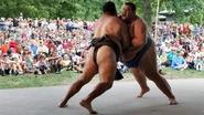 4e6415b4622f7.preview-1024.jpg (112 KB) Sunahama performs at a sumo exhibition in Missouri (c. 2011)