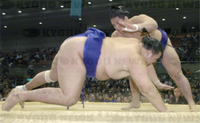 Homasho defeats Tosanoumi (c. 2006)