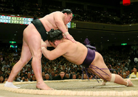 Tochiozan loses the Yusho playoff to Kyokutenho (c. 2012)