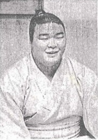 Tamakasuga after promotion to Juryo (c. 1995)