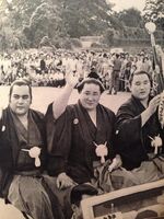Maenoyama serves as Kitanofuji's flag bearer (c. 1970)
