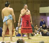 Ryuonami performs sumo jinku (c. 2012)