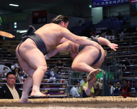 Shimizuumi defeats former Maegashira Enho (c. 2024)
