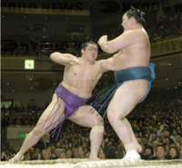 Tochinohana defeats future Yokozuna Hakuho (c. 2006)