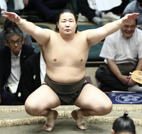 Shimizuumi prepares for his upcoming match (c. 2024)