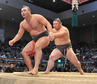 Tochihiryu defeats Kiribayama to win the Makushita Yusho (c. 2017)