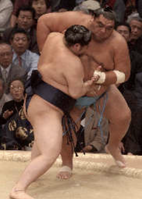 Tochinonada defeats Yokozuna Musashimaru (c. 2003)