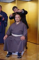 Kihakuriki's retirement ceremony (c. 2015)