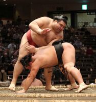 Takayasu defeats Terutsuyoshi (c. 2020)
