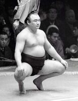 Tsurugamine prepares for his upcoming match