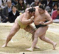 Kagamio battles Kagayaki (c. 2016)