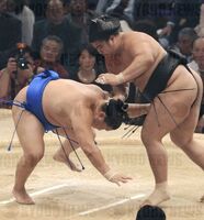 Tochisakae slaps down and defeats Asasekiryu (c. 2003)