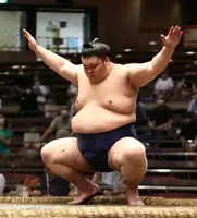 AsabenkeiPrepares2020.webp (59 KB) Asabenkei prepares for his upcoming match (c. 2020)