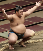 Hibikiryu prepares for his upcoming match (c. 2020)