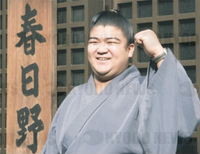 Tochinoiwa after promotion to Juryo (c. 1998)