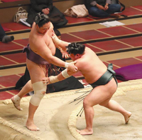 Midorifuji defeats Kyokushuho to win the Juryo Yusho (c. 2020)