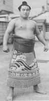 Oginohana with his kesho-mawashi