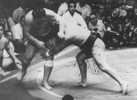 Maenoyama pushes out Yokozuna Taiho (c. 1969)