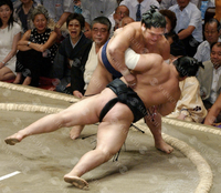 Tochinonada defeats Yokozuna Asashoryu (c. 2004)