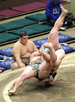 Sazanami trips and defeats Kawazoe (c. 2025)